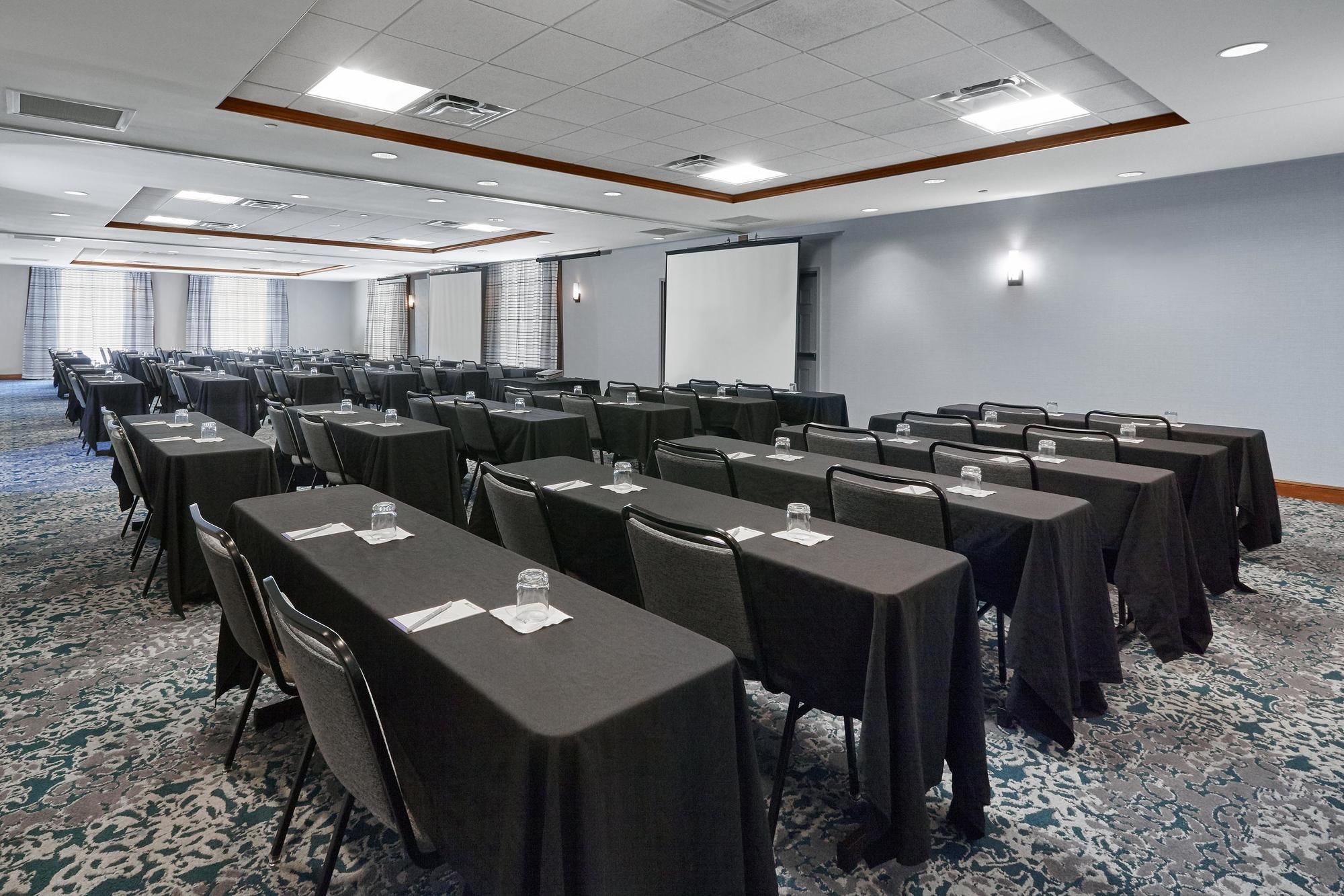 Фото Hilton Garden Inn Schaumburg