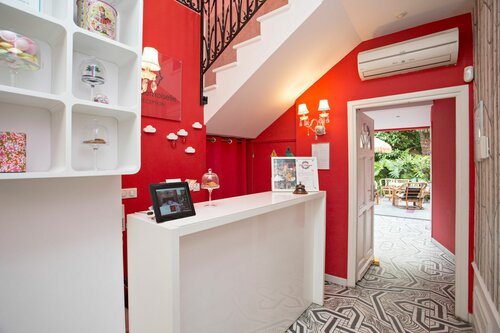 Гостиница Hotel Mademoiselle в Антибе