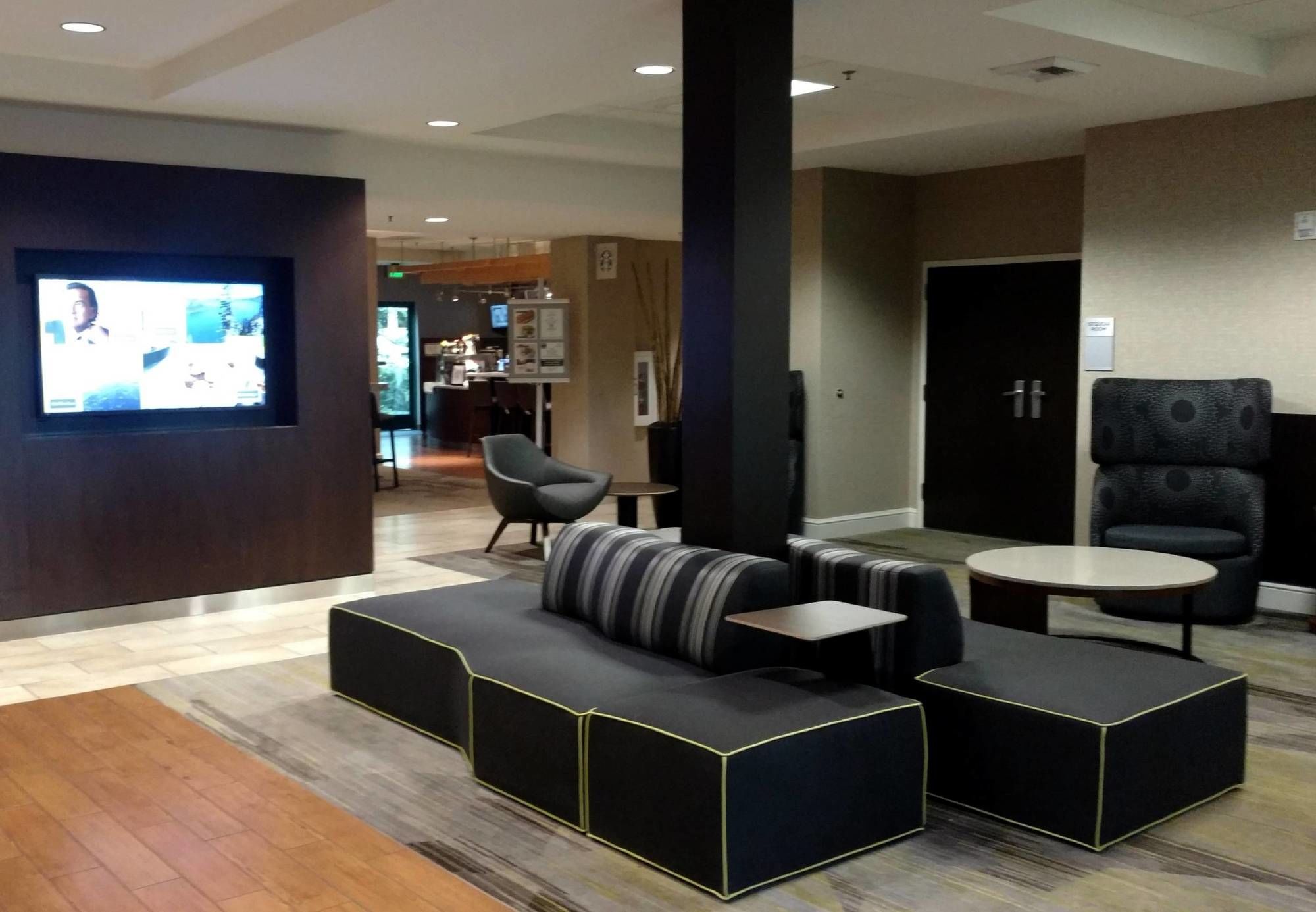 Фото Courtyard by Marriott Portland Tigard