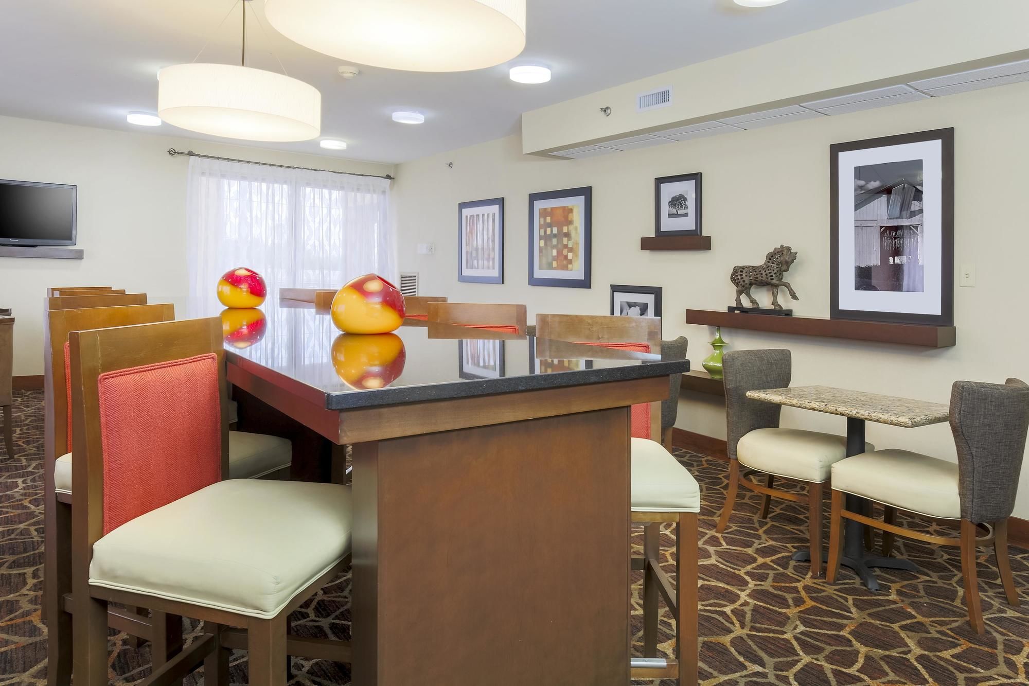 Фото Hampton Inn Laredo