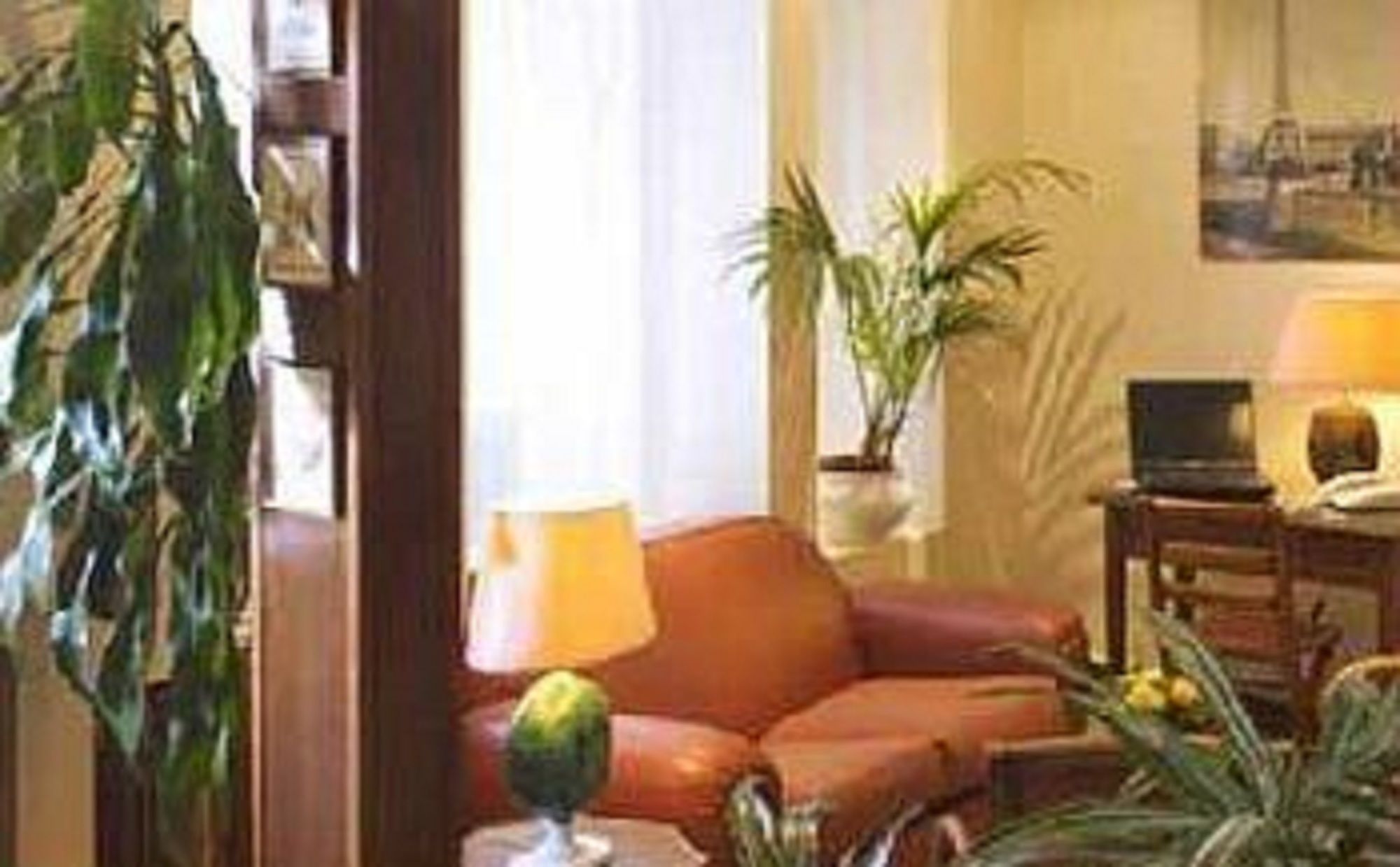 Фото Hotel Saint-Roch Paris