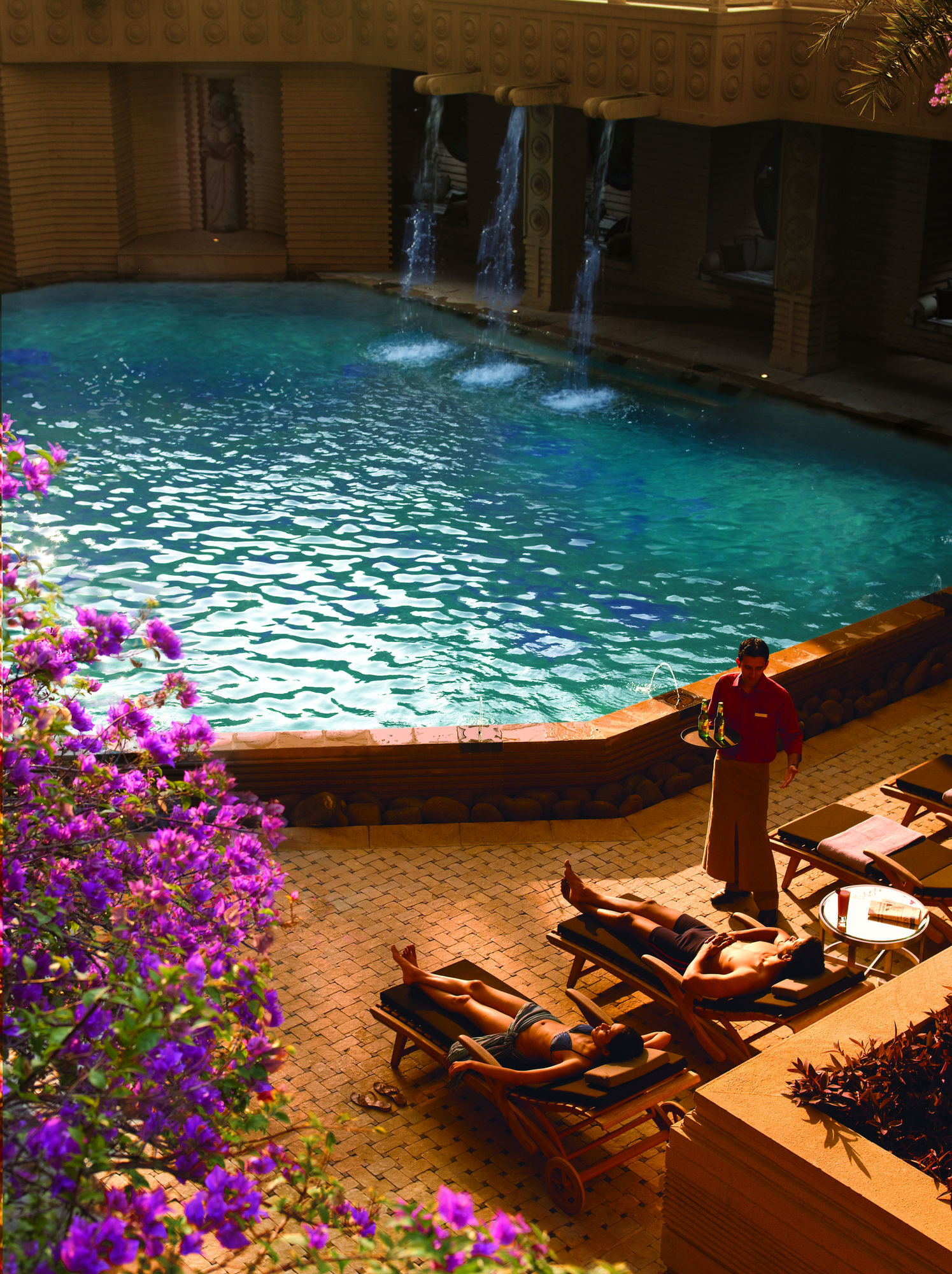 Фото Courtyard Hyderabad by Marriott