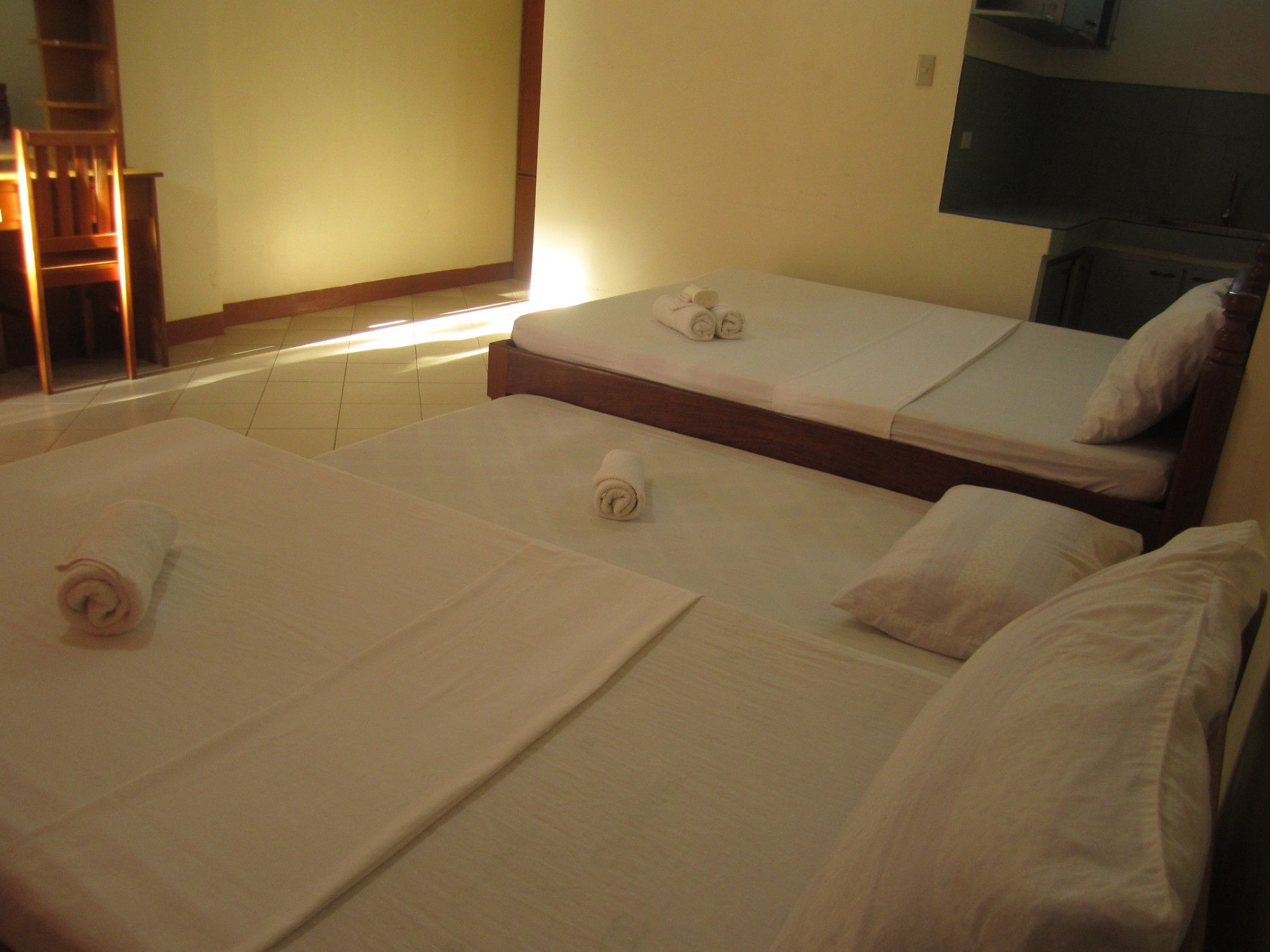 Фото Royal Crown Inn