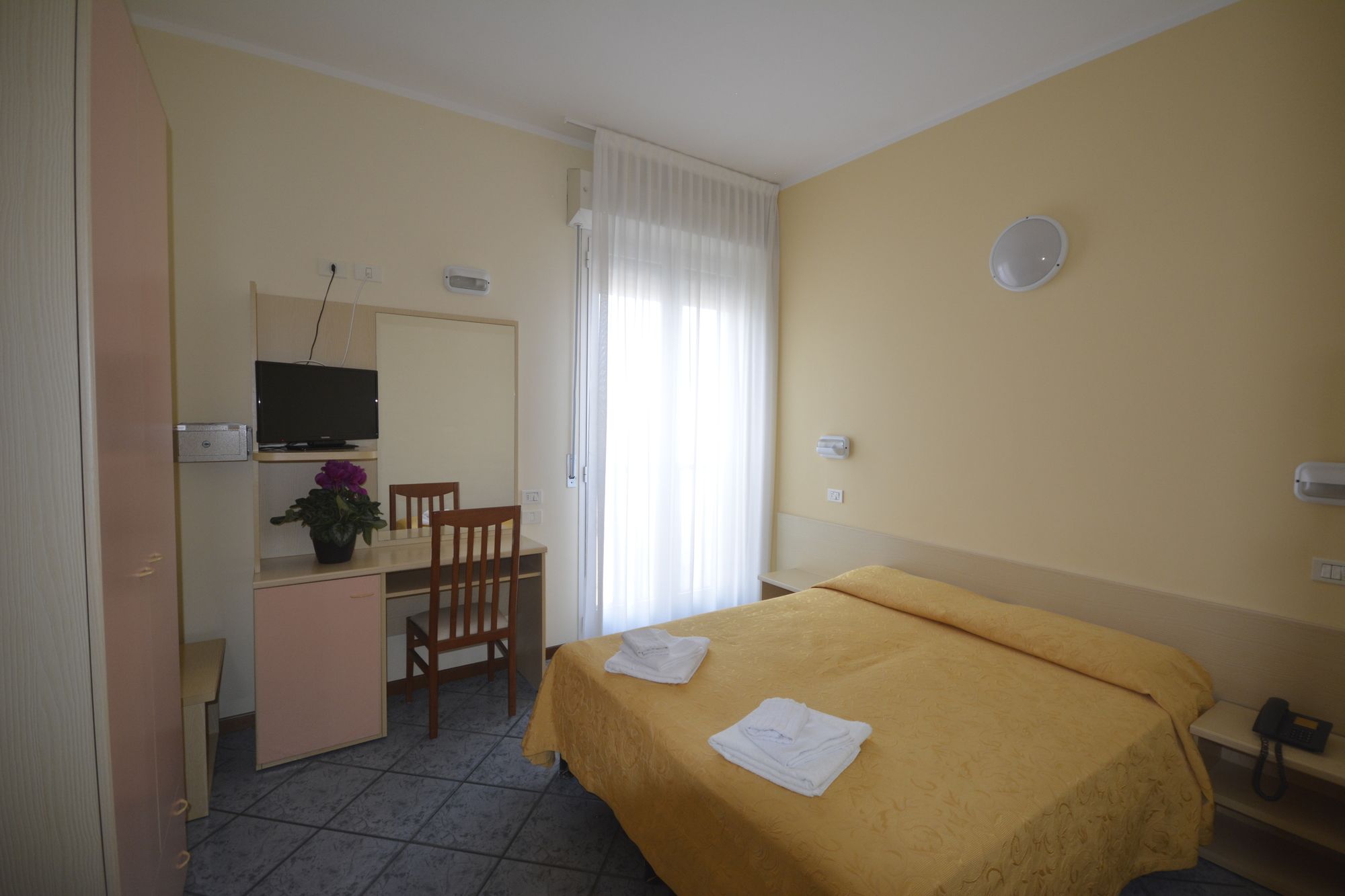 Фото Hotel Corona