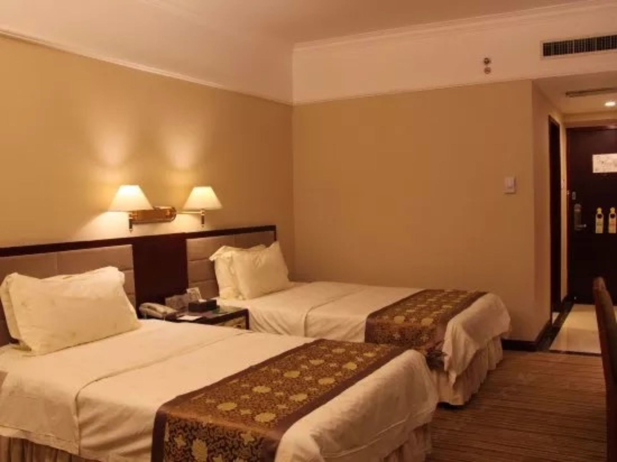 Фото Fujian Sunshine Holiday Hotel