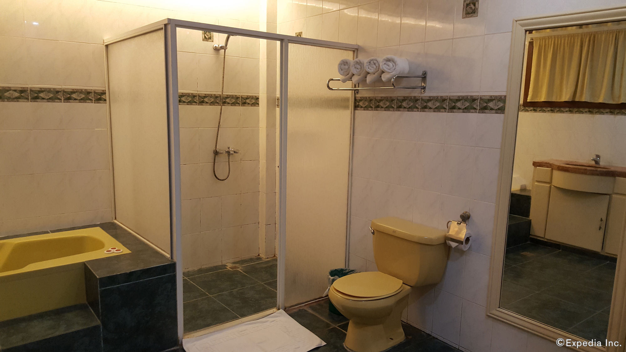 Фото Dumaguete Royal Suite Inn