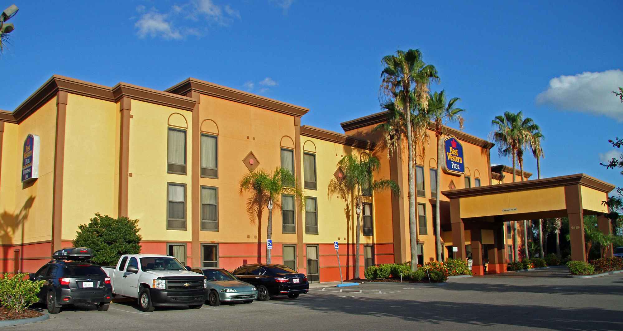 Фото Best Western Plus Universal Inn