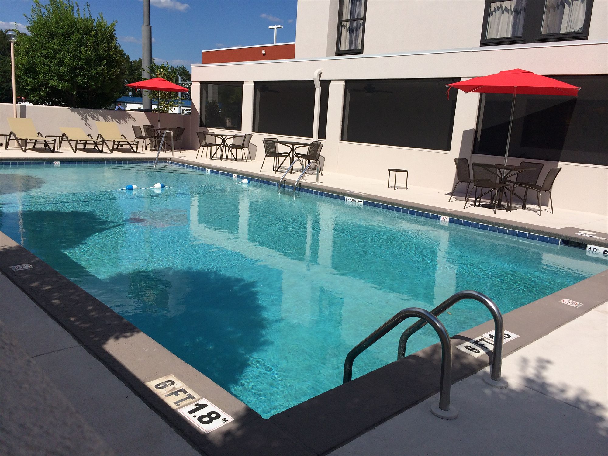 Фото Holiday Inn Express Tallahassee - I-10 E, an Ihg Hotel