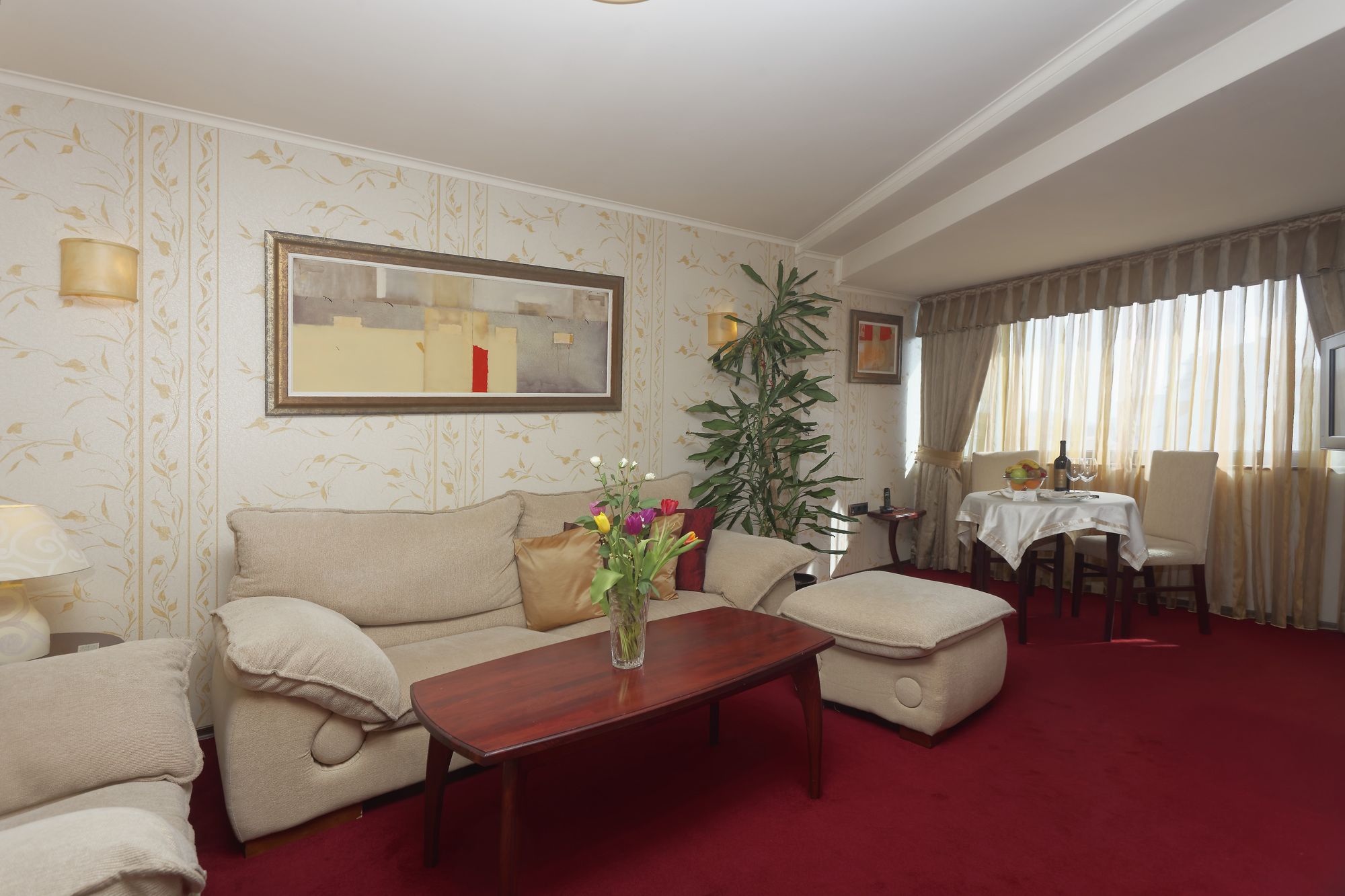 Фото Hotel Capitol