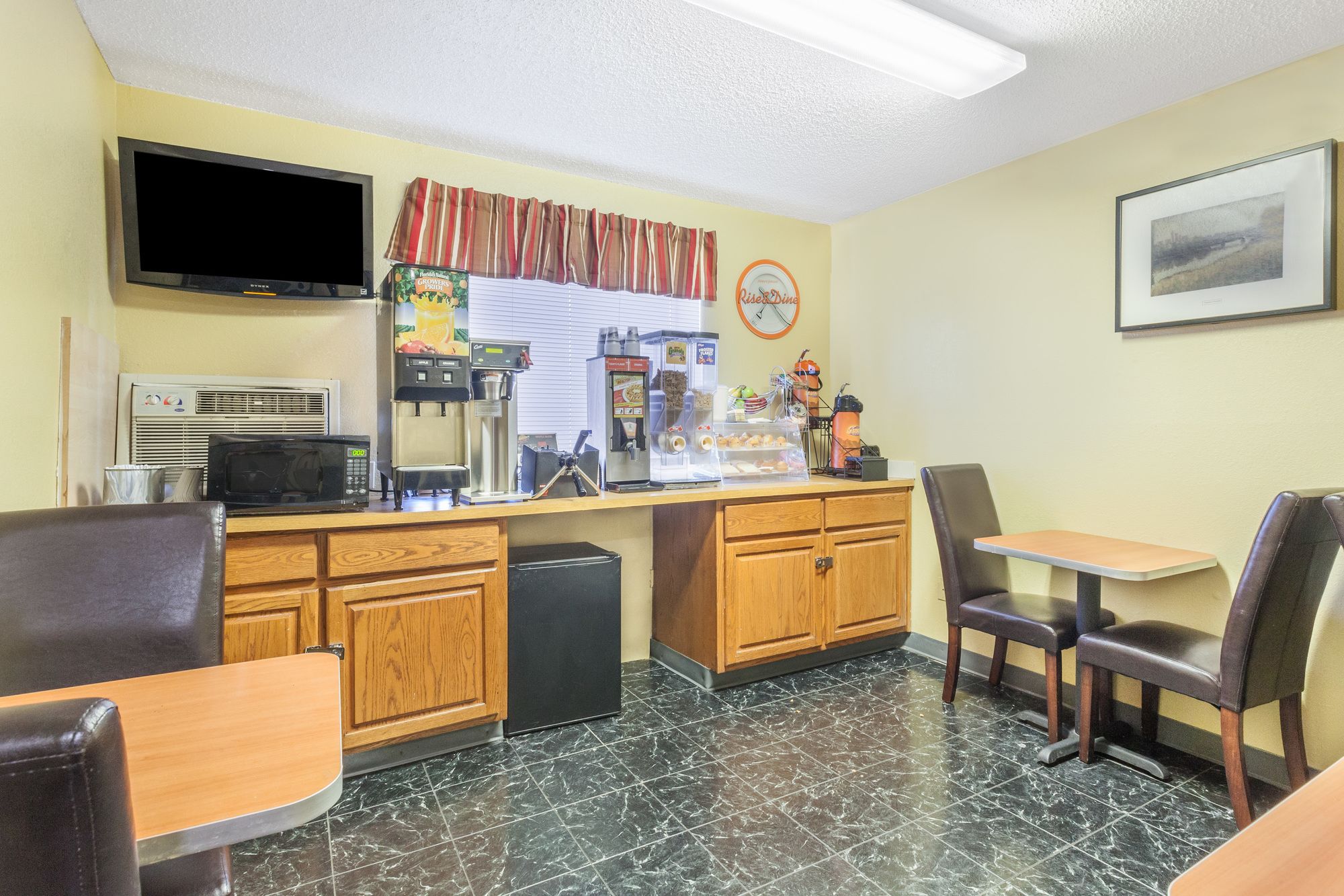 Фото Magnuson Hotel Fort Wayne North – Coliseum