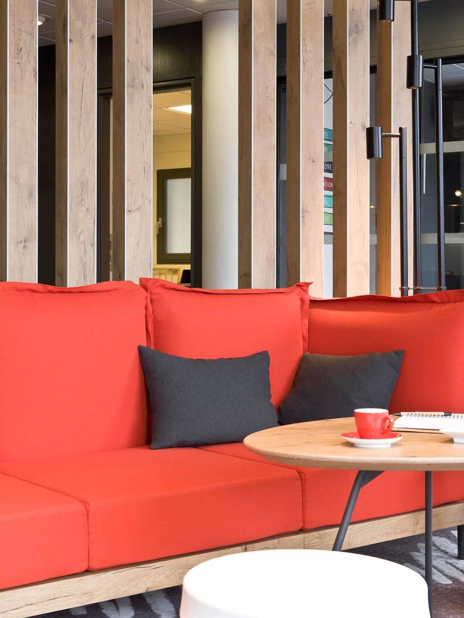 Фото Ibis Bordeaux Centre - Gare Saint-Jean