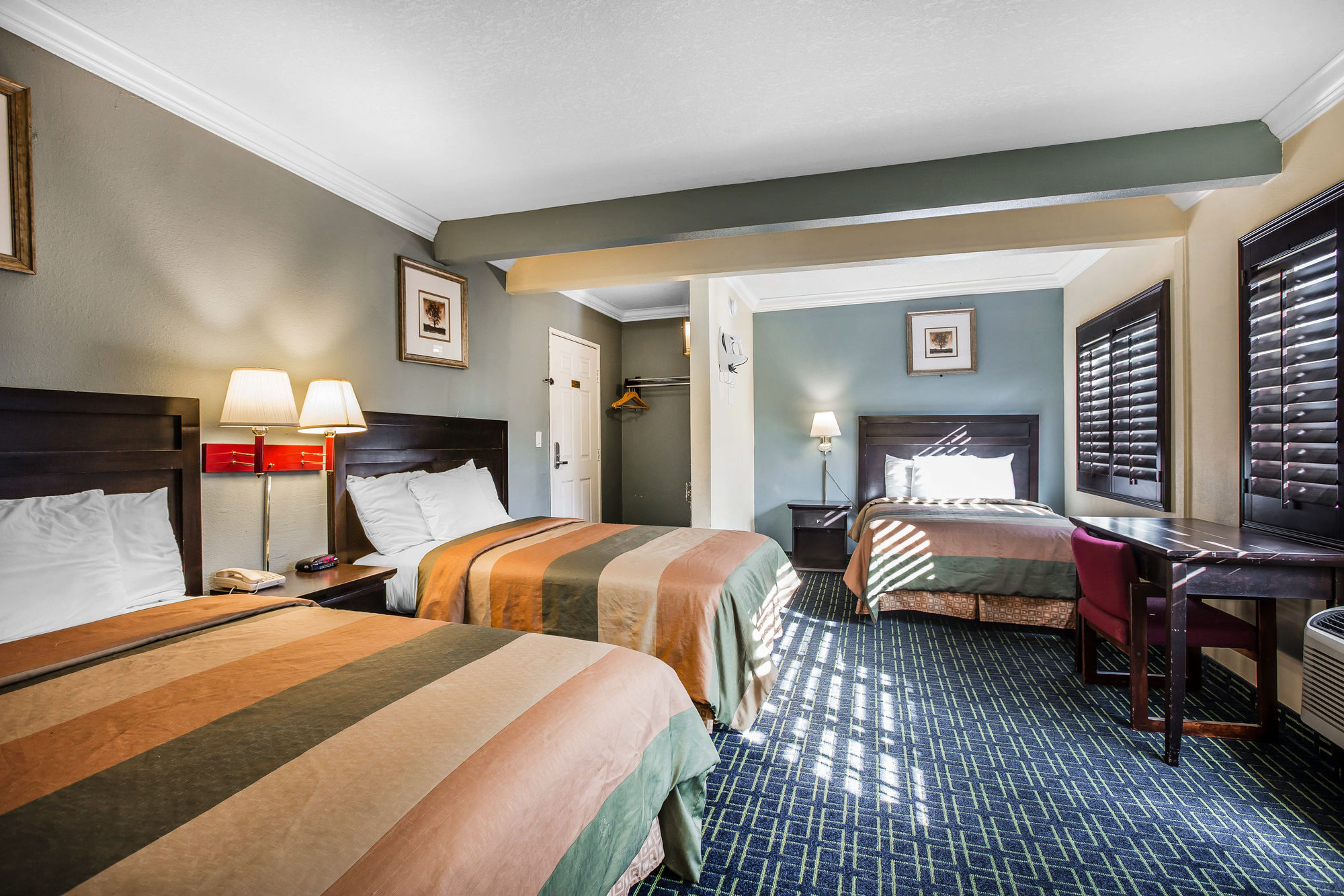 Фото Hotel H Wood