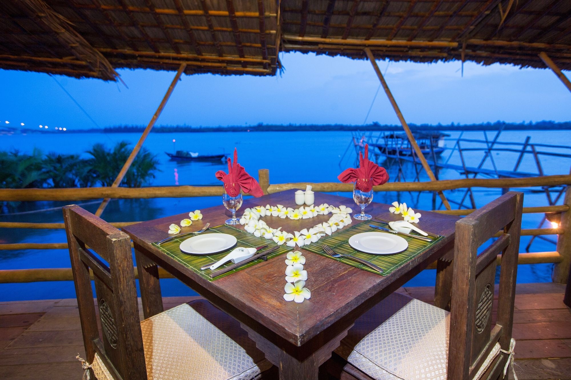 Фото Hoi An Coco River Resort & SPA