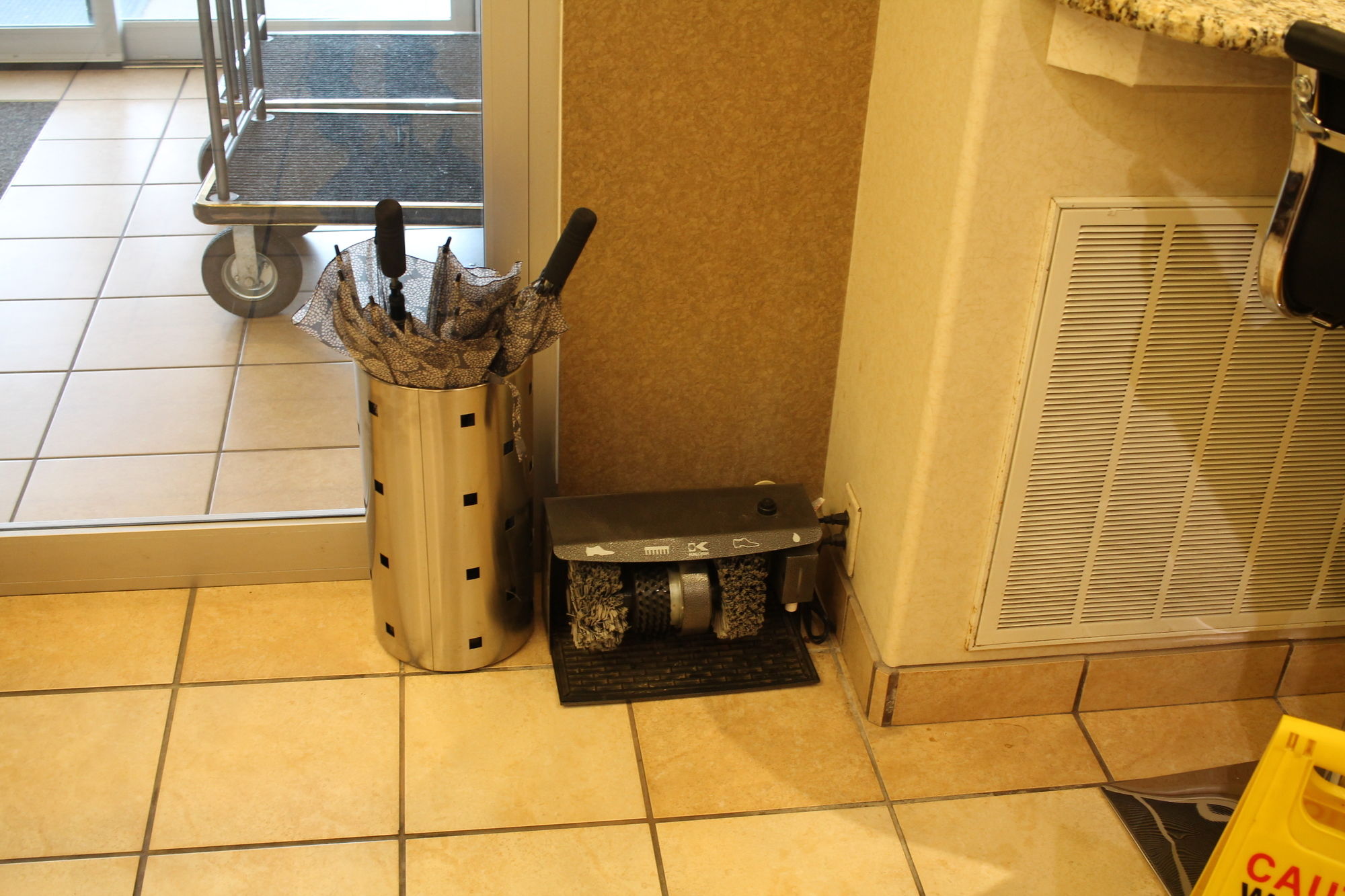 Фото Best Western Plus Des Moines West Inn & Suites