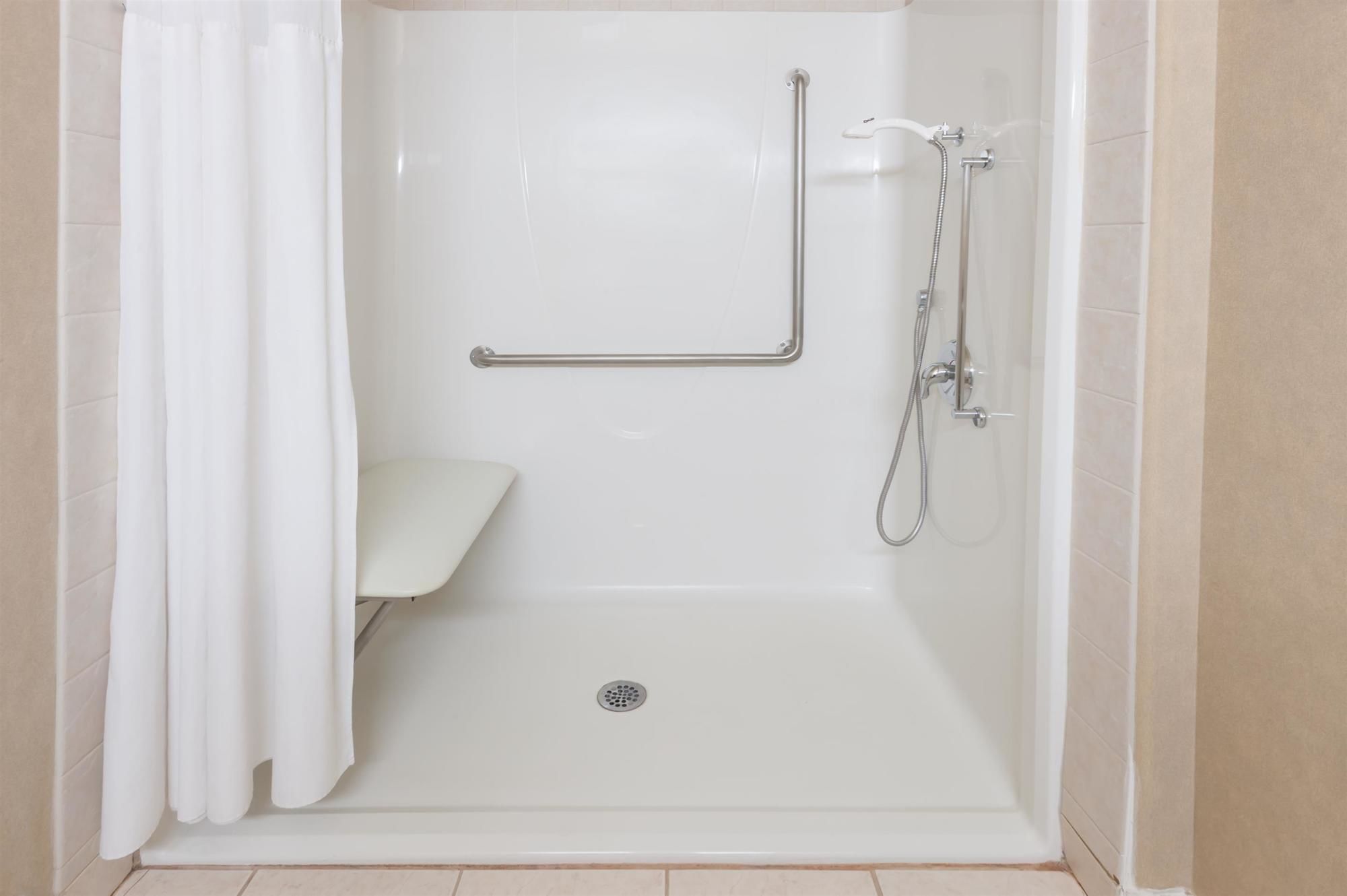 Фото Ramada by Wyndham Airdrie Hotel and Suites