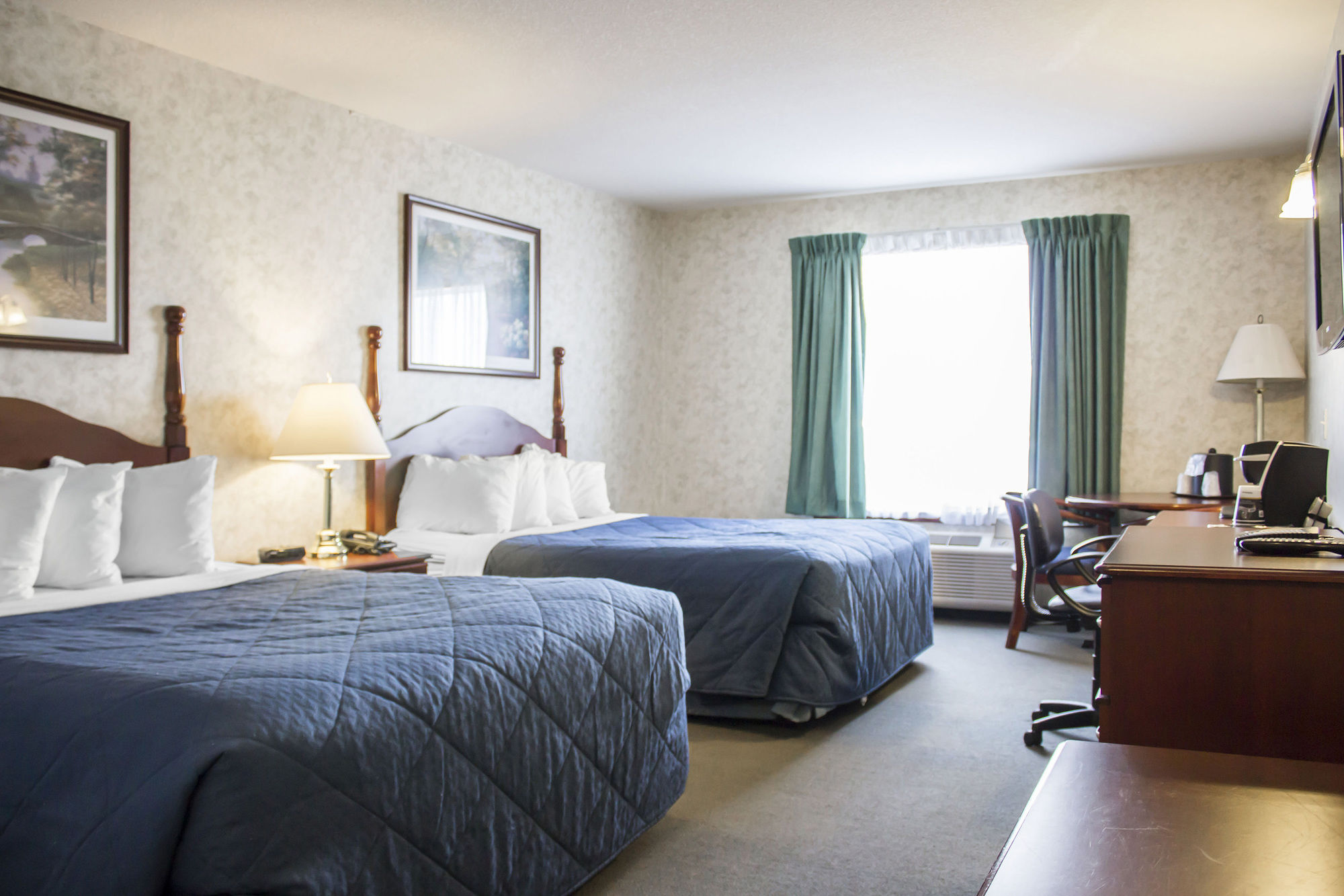 Фото Ramada by Wyndham Nisku Edmonton Airport