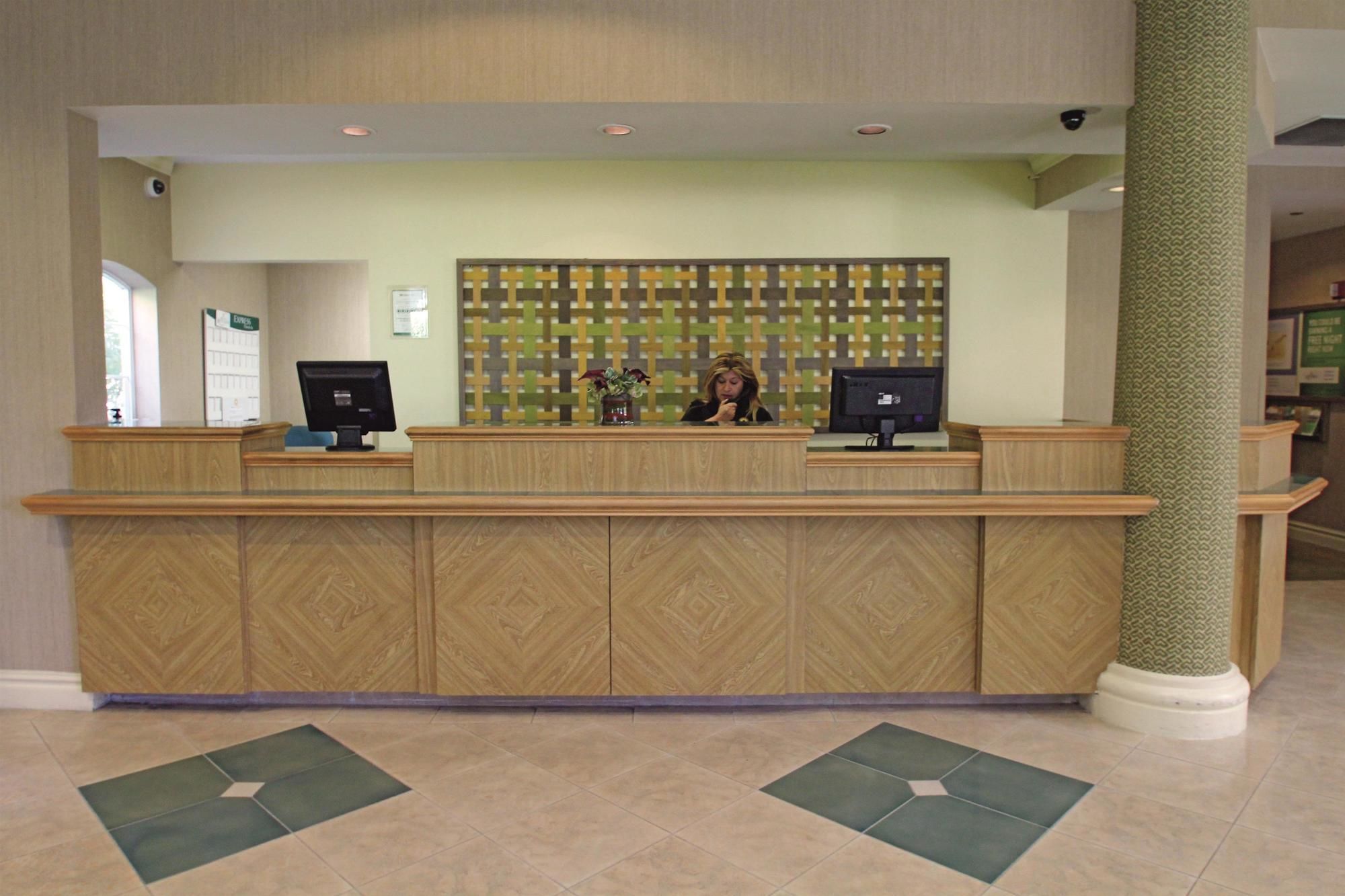 Фото La Quinta Inn & Suites by Wyndham Orlando Lake Mary