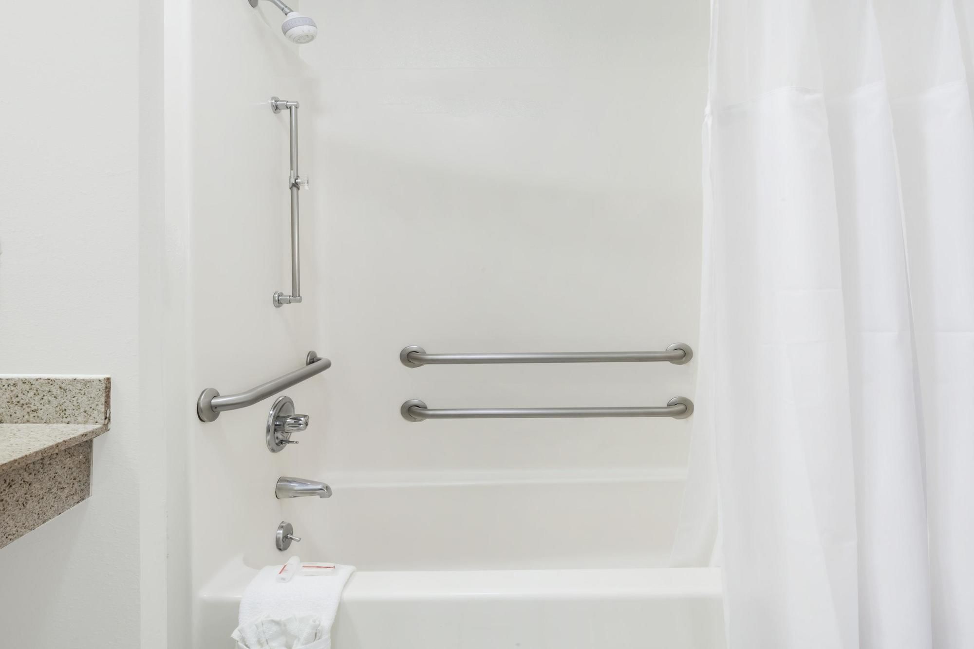 Фото Days Inn by Wyndham Dyersburg