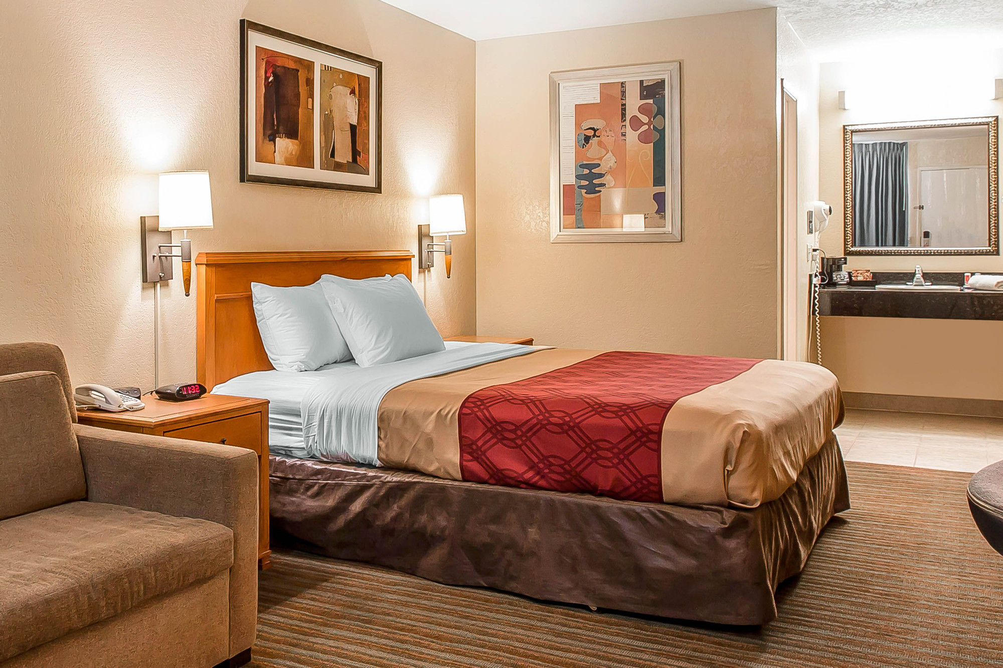 Фото Econo Lodge Inn & Suites El Cajon San Diego East