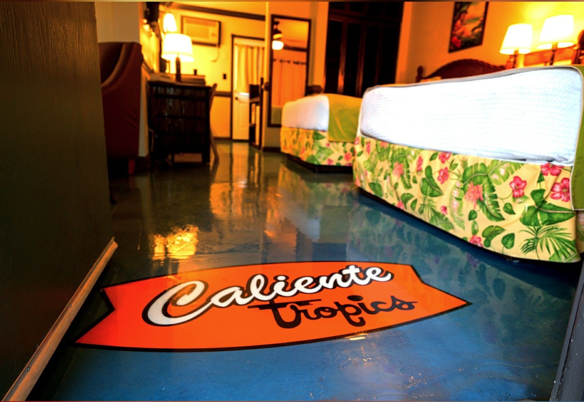 Фото Caliente Tropics Hotel
