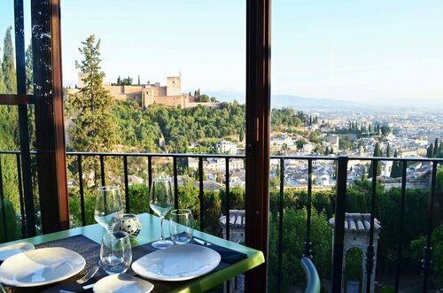 Внешний вид отеля Hotel Santa Isabel la Real в Гранаде, фото 3