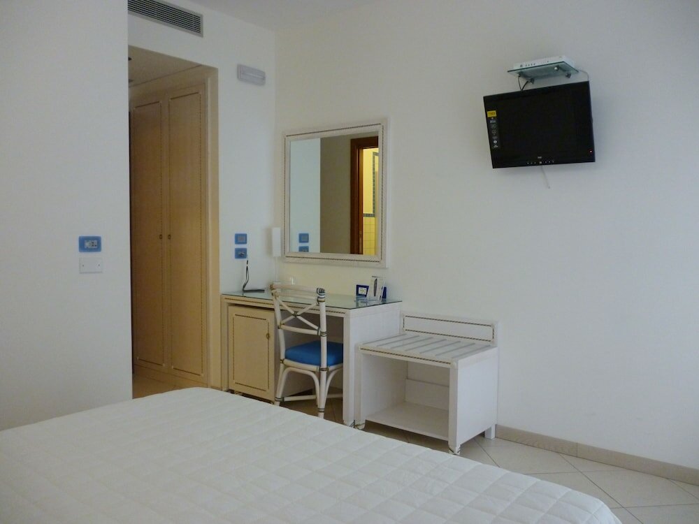 Фото Elaia Garden Hotel