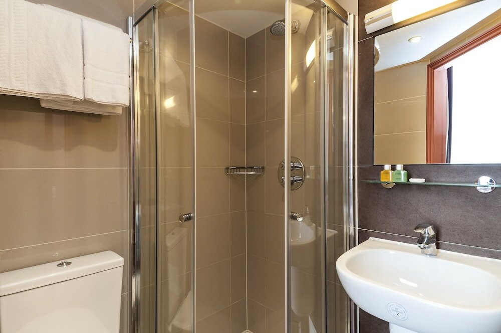 Фото Coronation Hotel