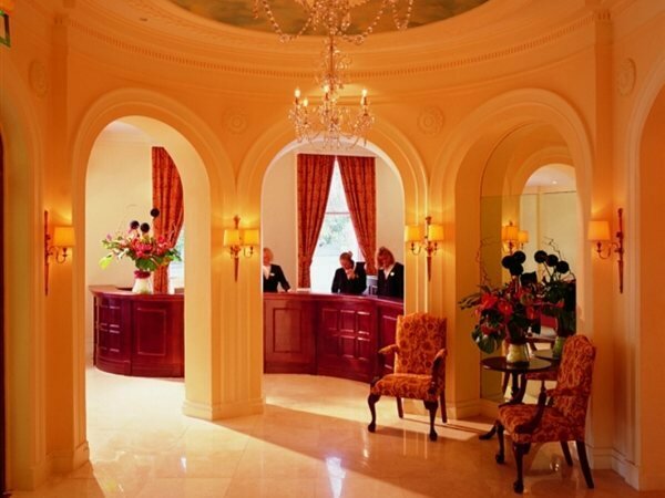 Фото The Angel Hotel