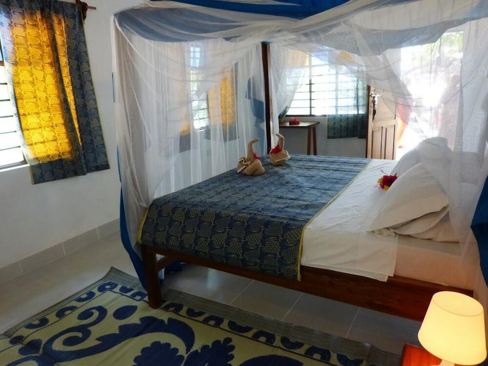 Фото Makuti Beach Bungalows