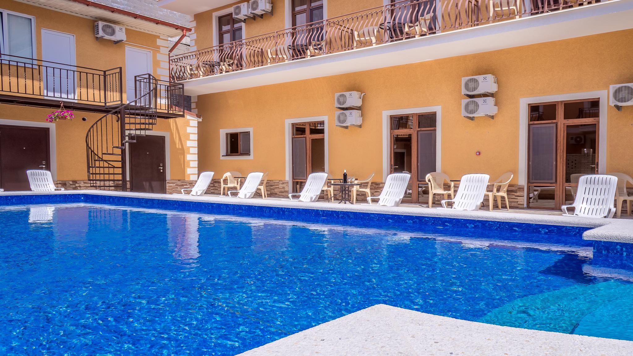 Фото Бристон