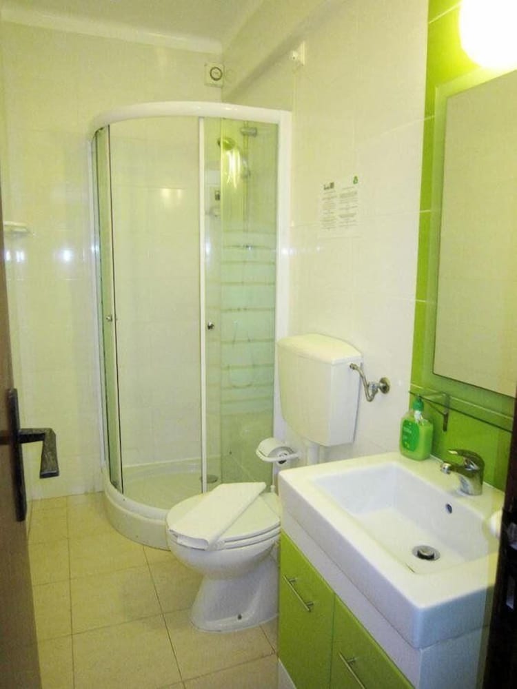 Фото E-Nove Lounge Hostel Caffe