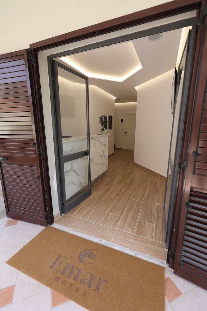 Фото Emar Hotel