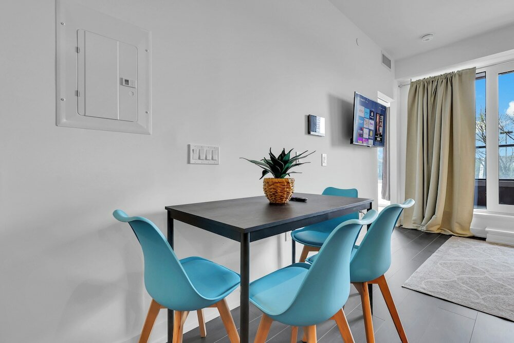 Фото Modern suite steps to port credit Go