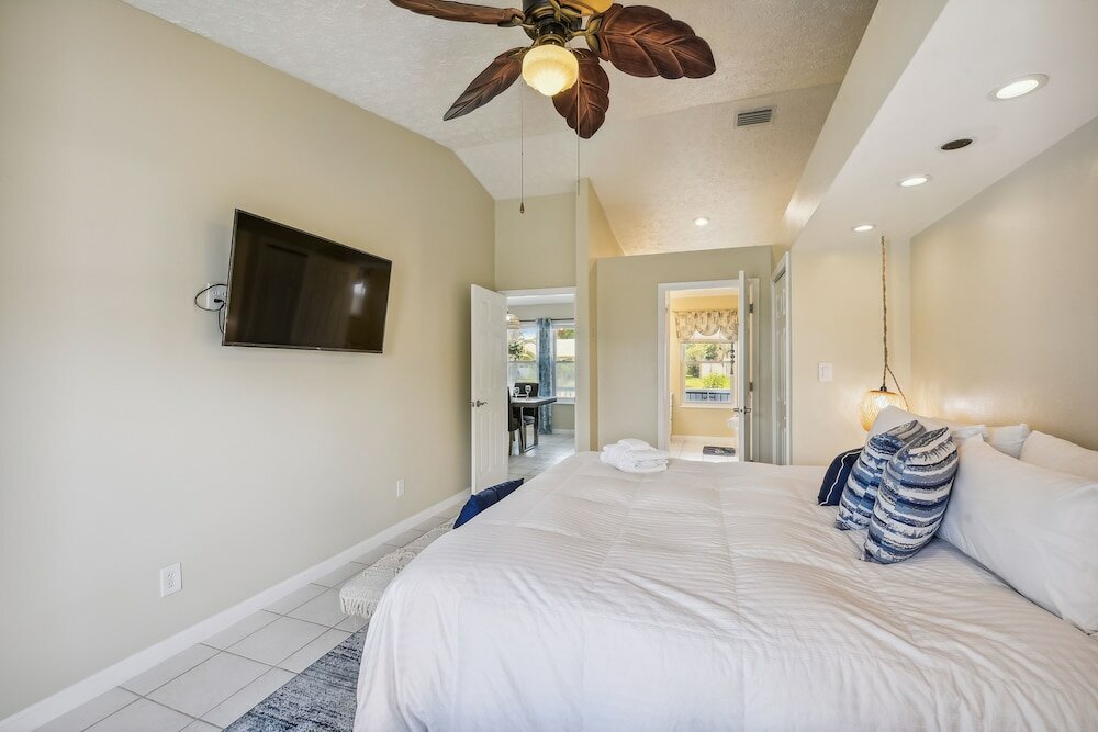 Фото Memory Float by Book That Condo