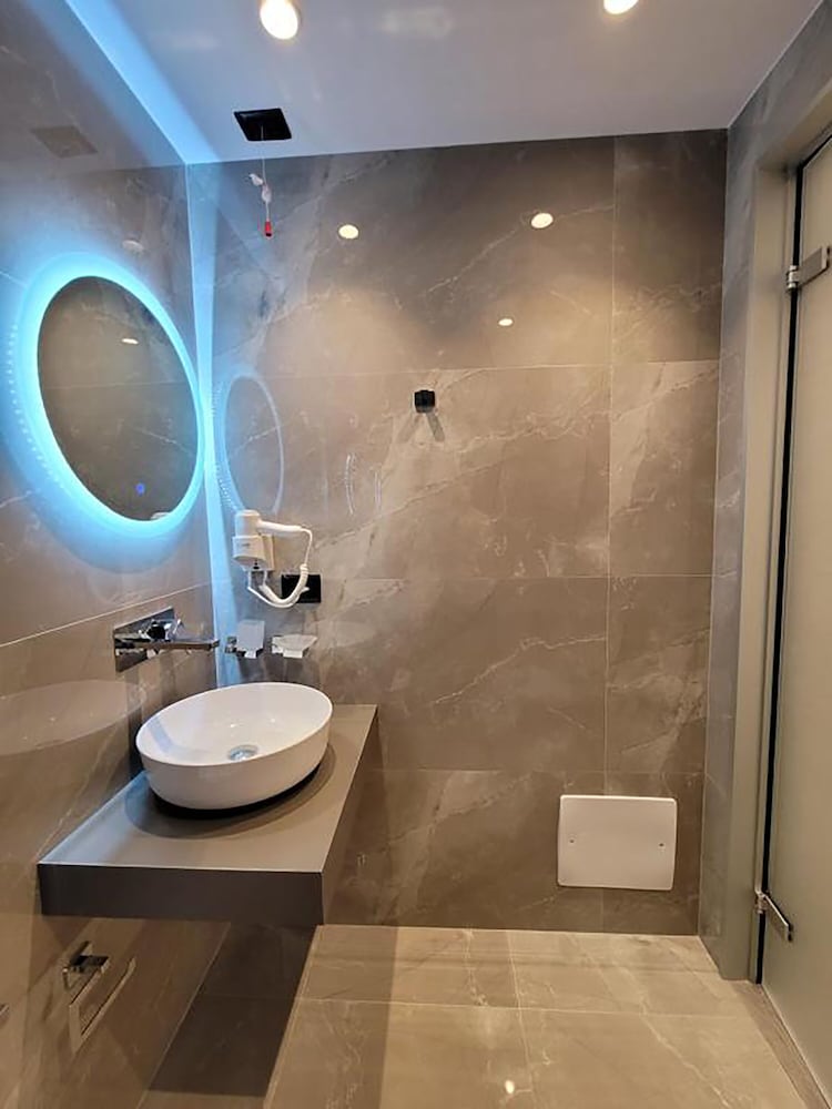 Фото Admiro Hotel