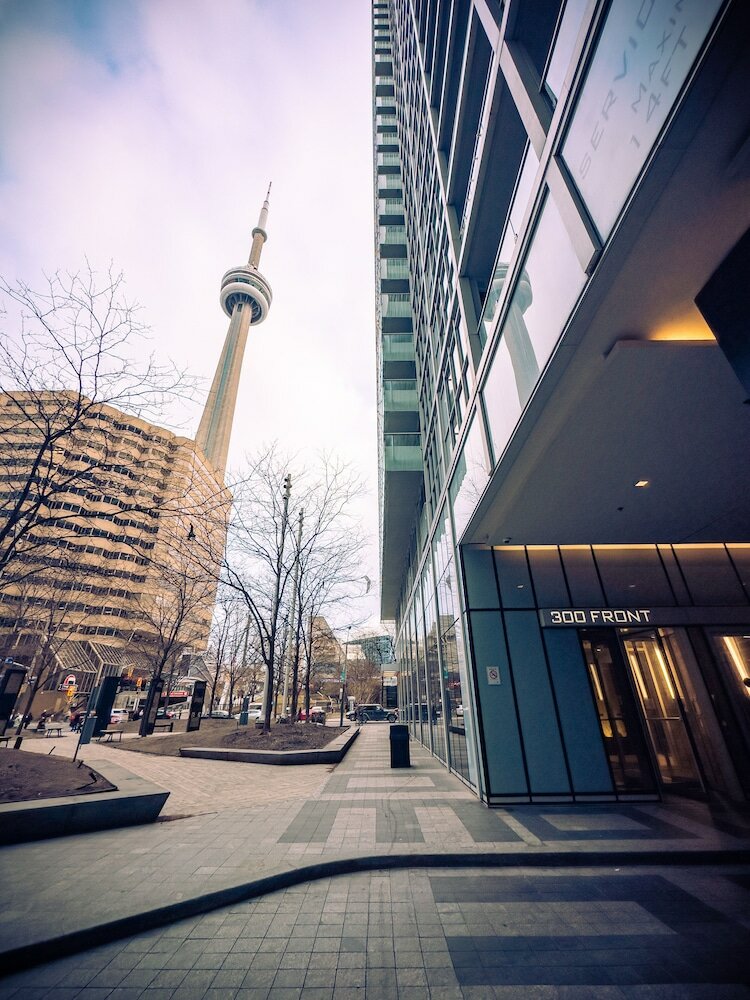 Фото Luxury Suite by Cn Tower & Free Parking