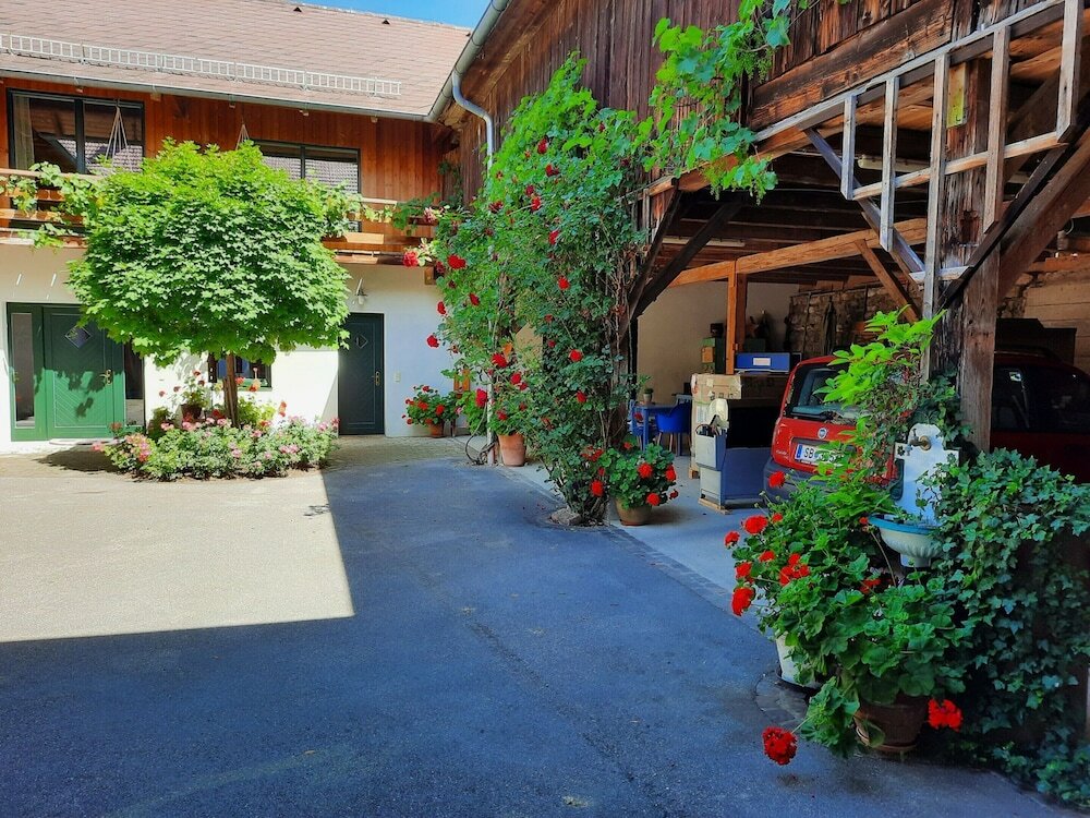 Фото Loft-like Apartment in Scheibbs With Swimming Pond