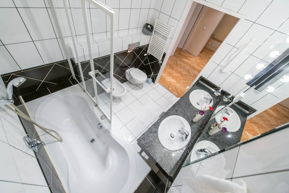 Фото Venus Apartments - Renate