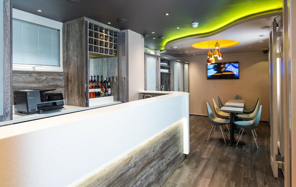 Фото London Court Hotel