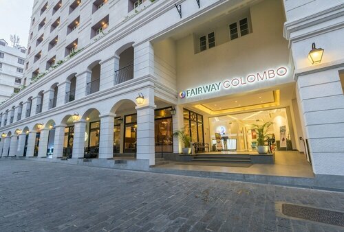 Внешний вид отеля Fairway Colombo в Коломбо, фото 1