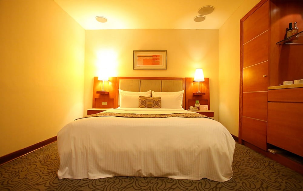 Фото Elegance Hotel Taipei