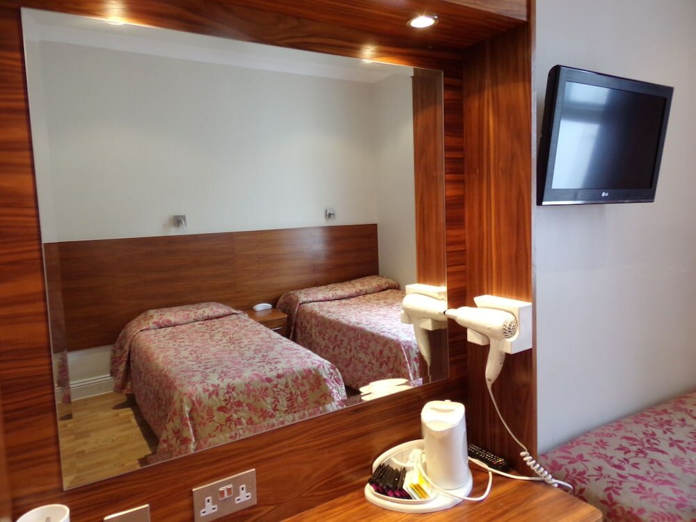 Фото Wedgewood Hotel