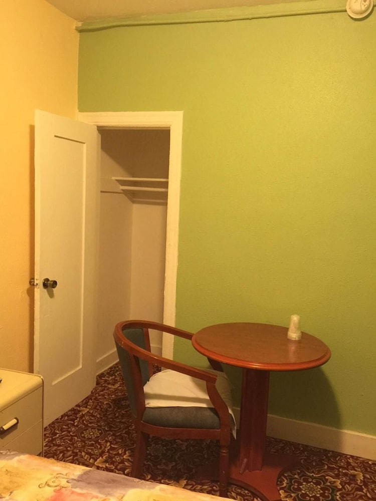 Фото Hollywood Roxy Hotel