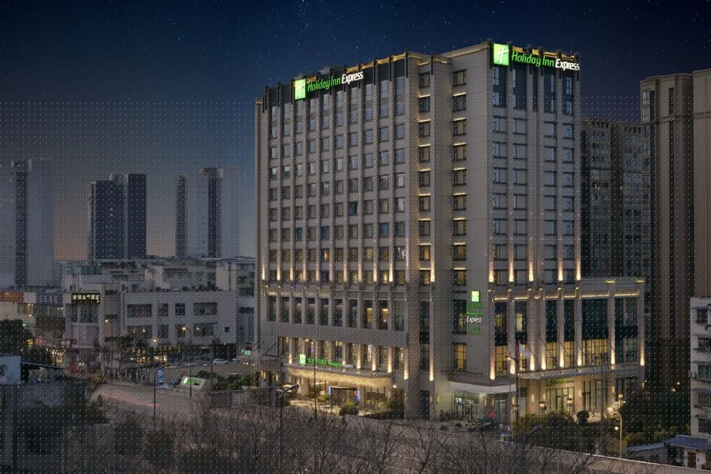 Фото Holiday Inn Express Chengdu Huanhuaxi, an Ihg Hotel