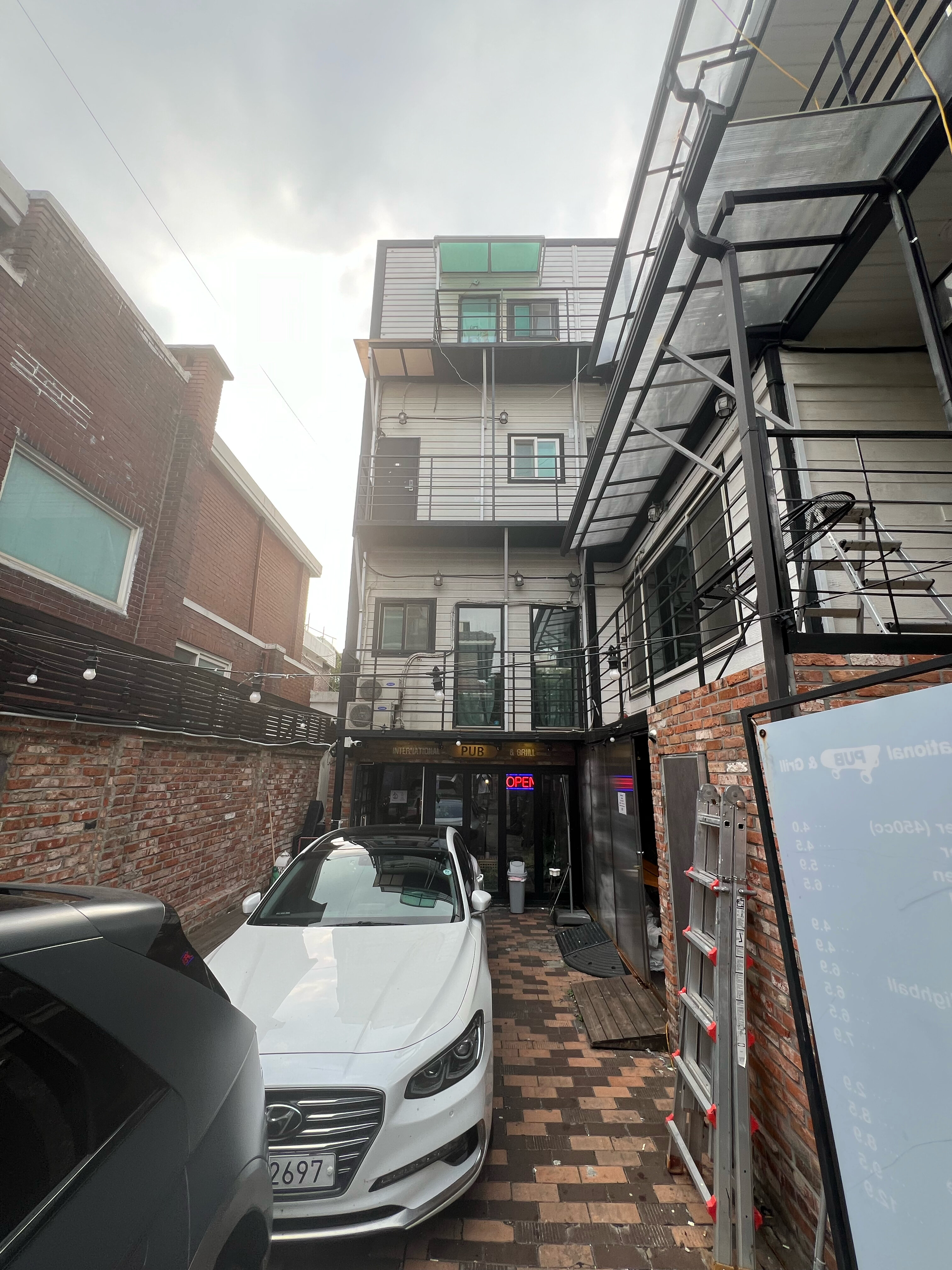 Фото Inno Hostel & Pub Lounge Hongdae