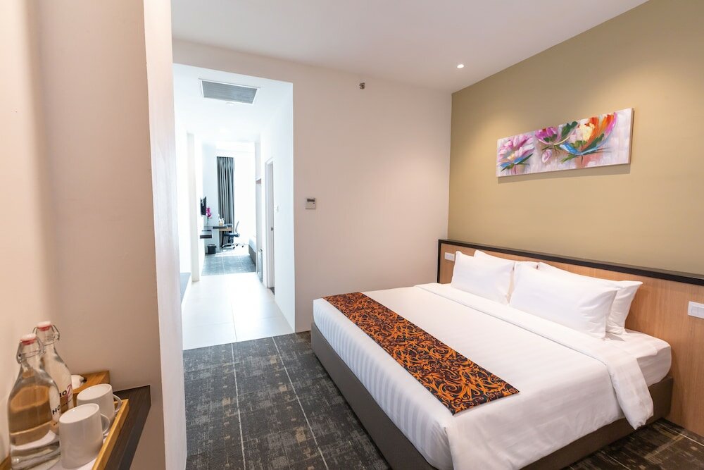 Фото Hotel 7 Suria