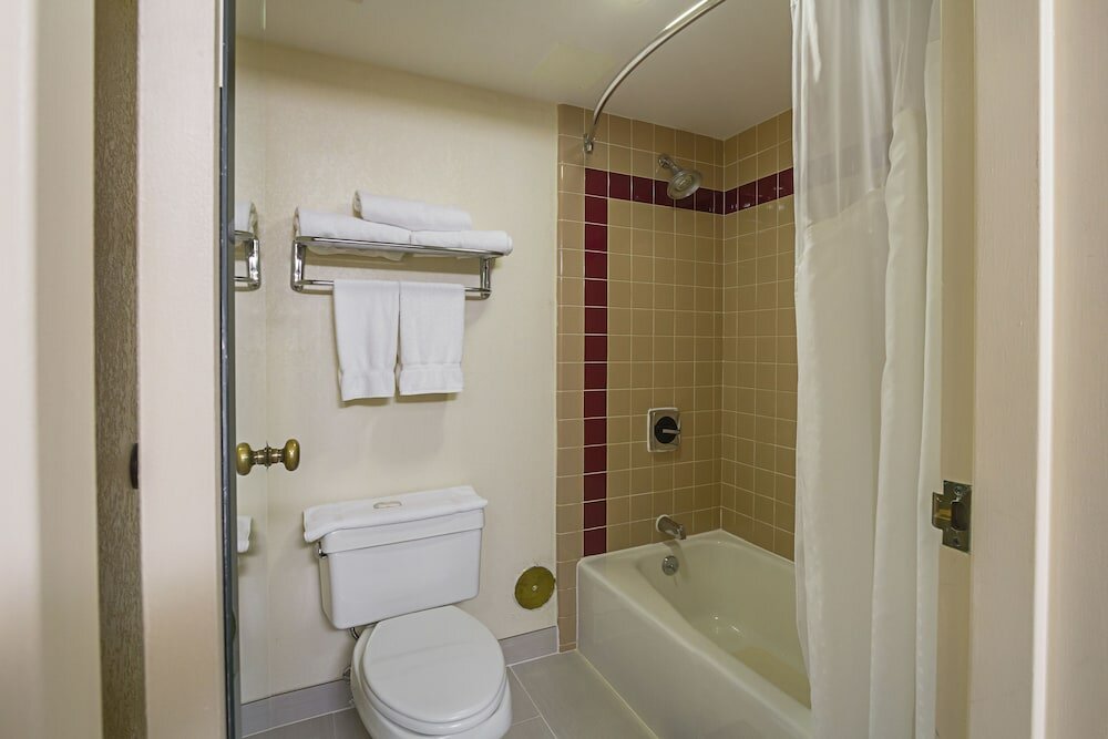 Фото Quality Inn & Suites