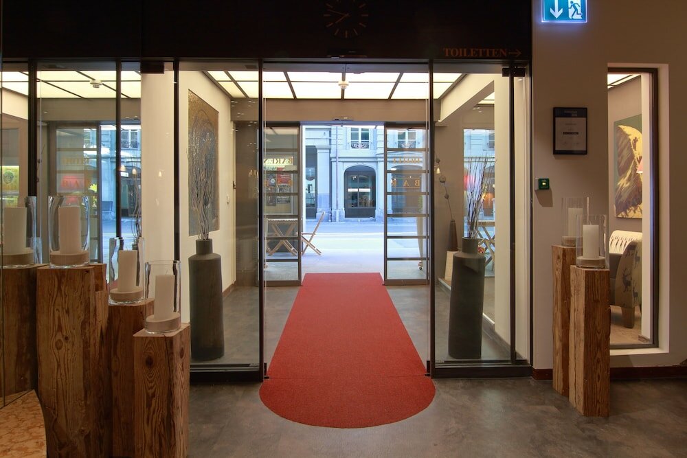 Фото Hotel Bären Am Bundesplatz