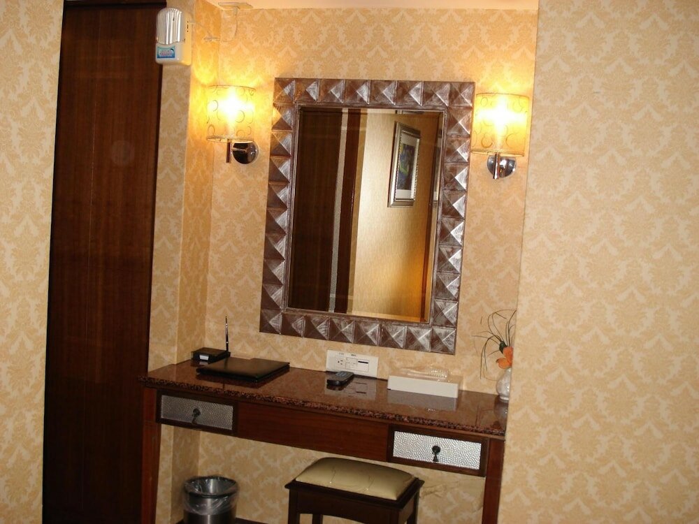 Фото Attic Hotel