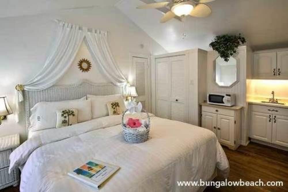 Фото Bungalow Beach Resort